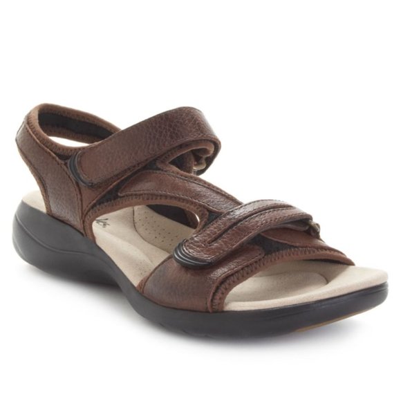 clarks rise sandals